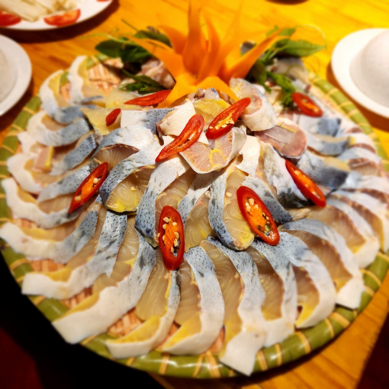 Cá tầm nhúng lẩu